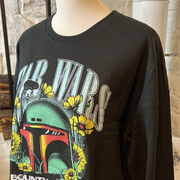 Star Wars | Boba Fett Bounty Hunter Floral Crewneck - BoxLunch Exclusive - Picture 3 of 6